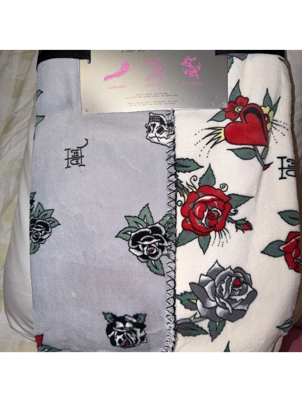 Ed Hardy Gray Multicolor 40x50 Rose Flowers Hearts Reversible Plush Blanket NEW